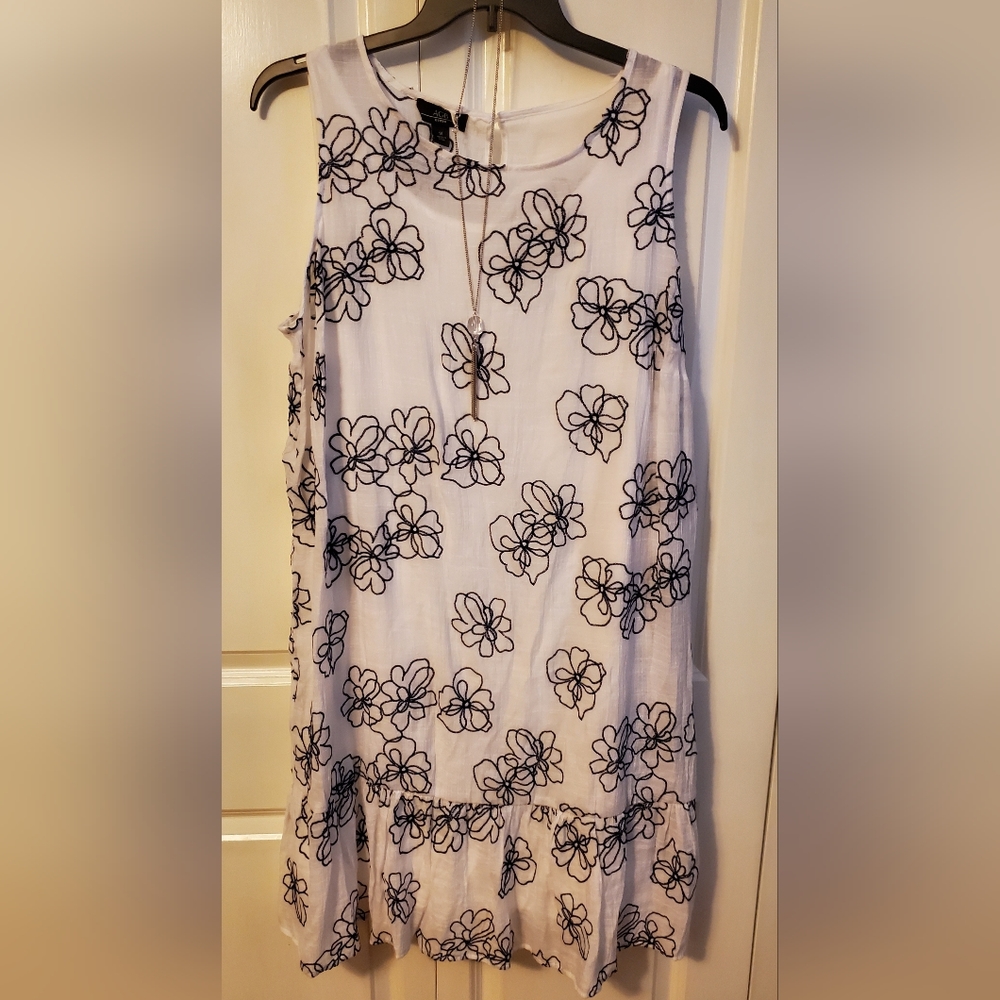 Women’s 1X AGB Plus Floral Flounce Hem Dress with Necklace Navy Blue White New - Picture 3 of 5